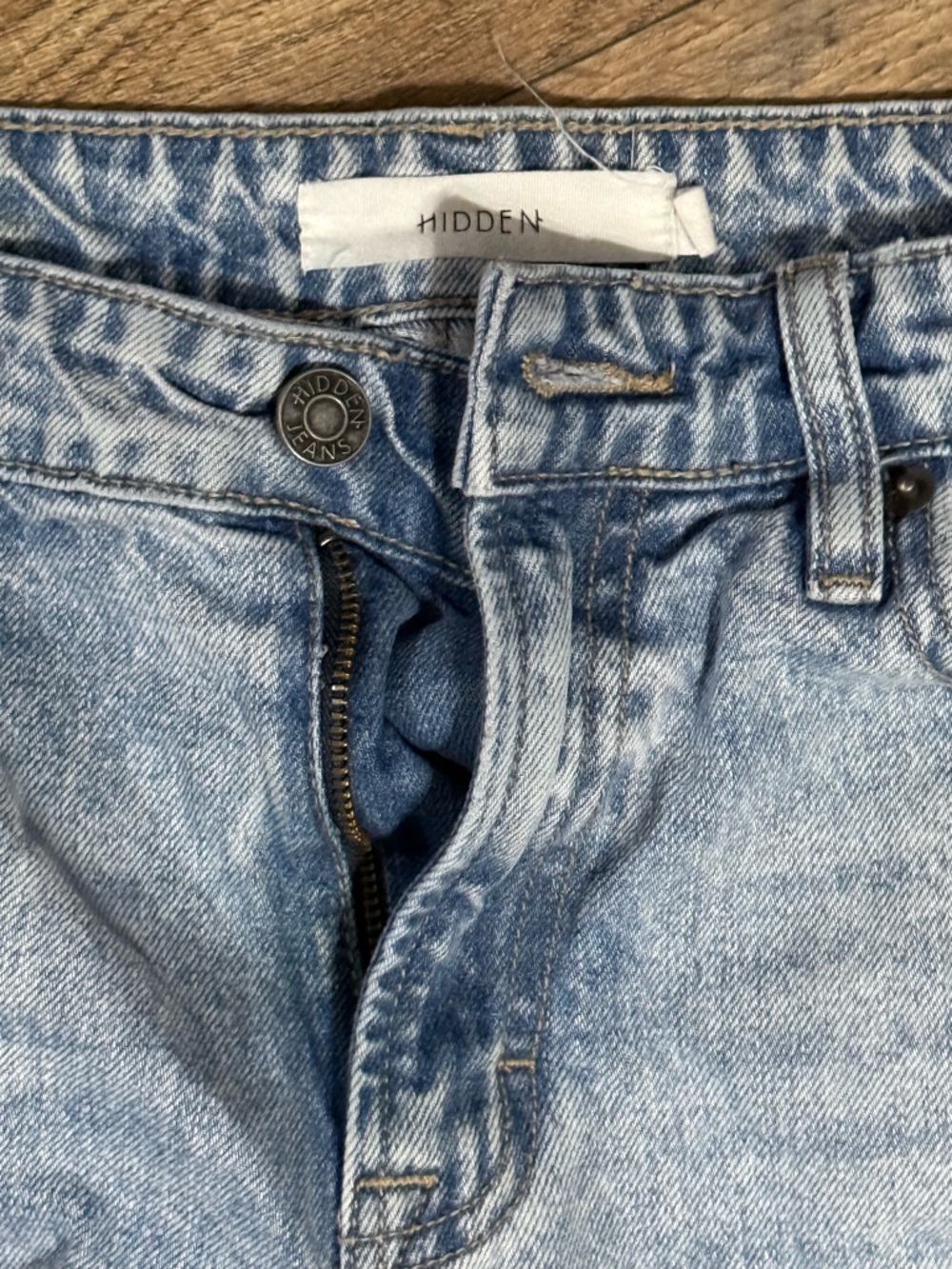 Hidden Jeans Rainbow Thread Distressed Light Wash Ankle Jeans - Picture 4 of 8